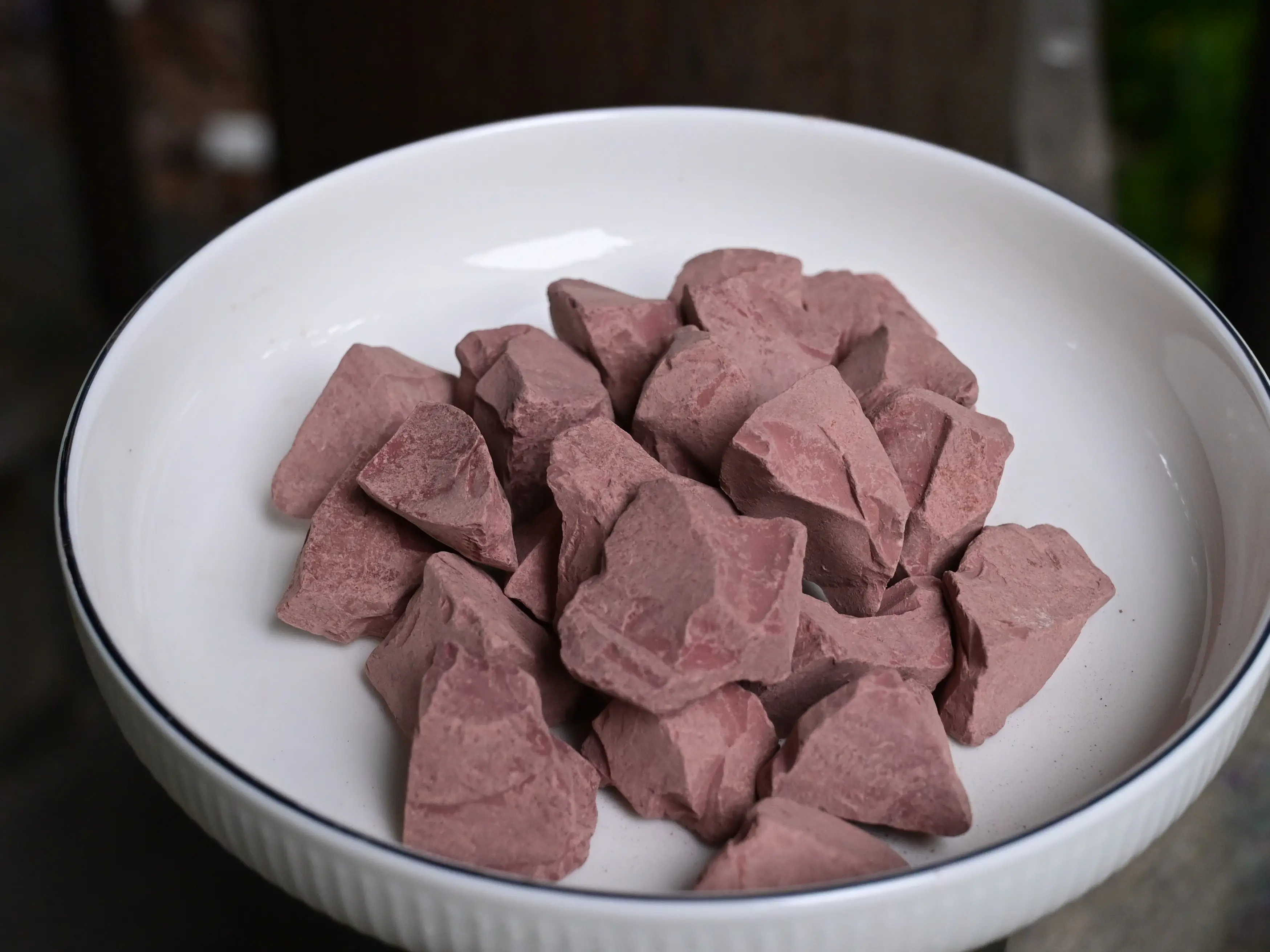 Natural Pink Kaolin DIY Clay, Cosmetic & Edible Grade, Slightly Sticky Raw Clay Chunks, 7 oz (200g) for Home Improvement & Garden Soil Use