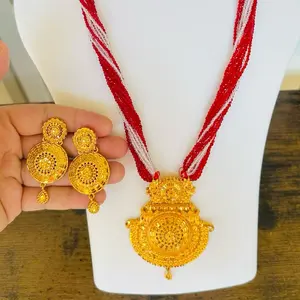 Gold plated necklace with earrings in maroon and white hydro