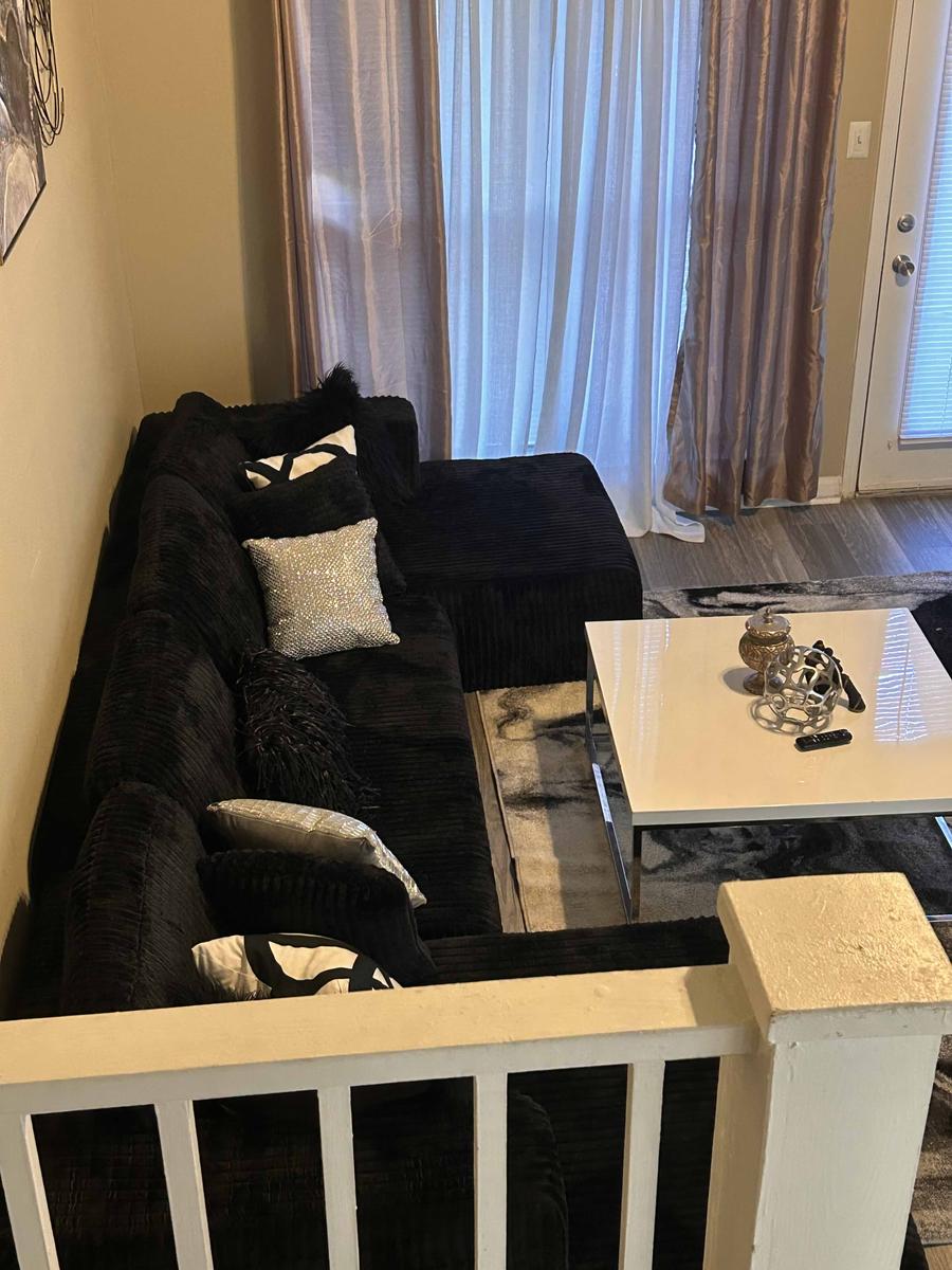 Item: Black + Foam + 5 Seat