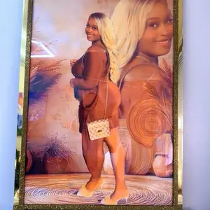 Gold frame poster 24x36