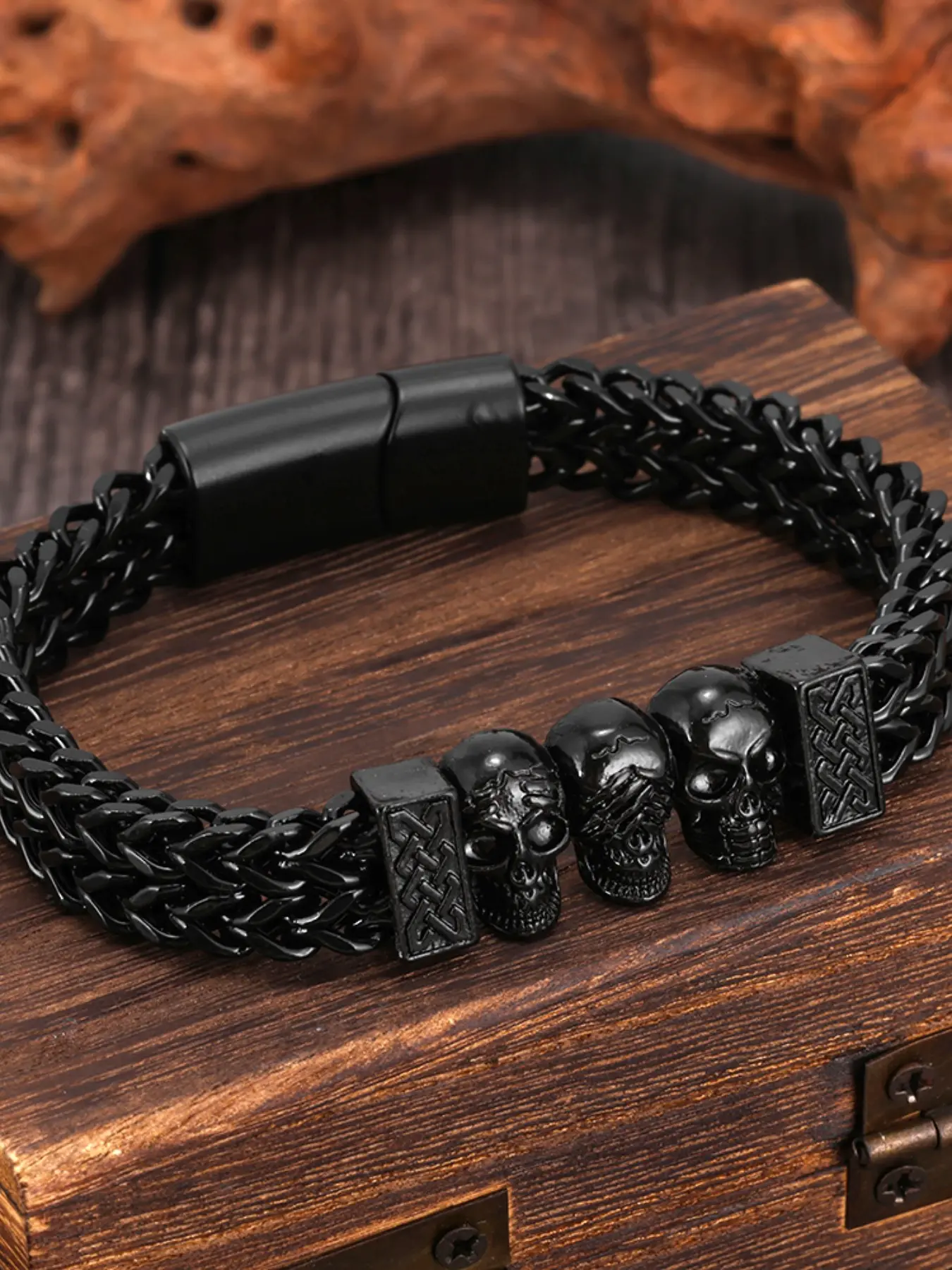 Nordic Rune Hip Hop Skull Head Stainless Steel Metal Bracelet, Vintage Punk Style Jewelry, Magnetic Buckle, Easy on and Off, Fits Wrist Curve, Streetwear, Motorcycle, Casual, Fashion Cool Accessories