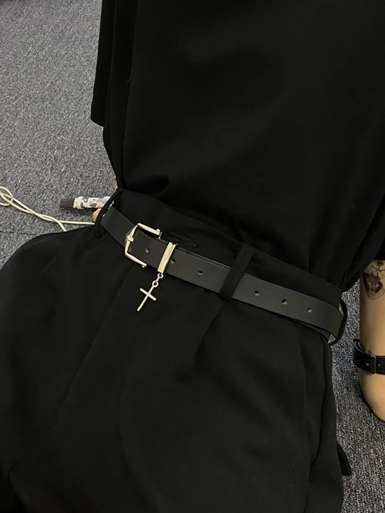 Unisex Cross Belt, Gothic Cross Pendant Buckle, Adjustable PU Leather Belt, Streetwear Accessory, Suitable for Jeans, All Seasons, Casual Belt