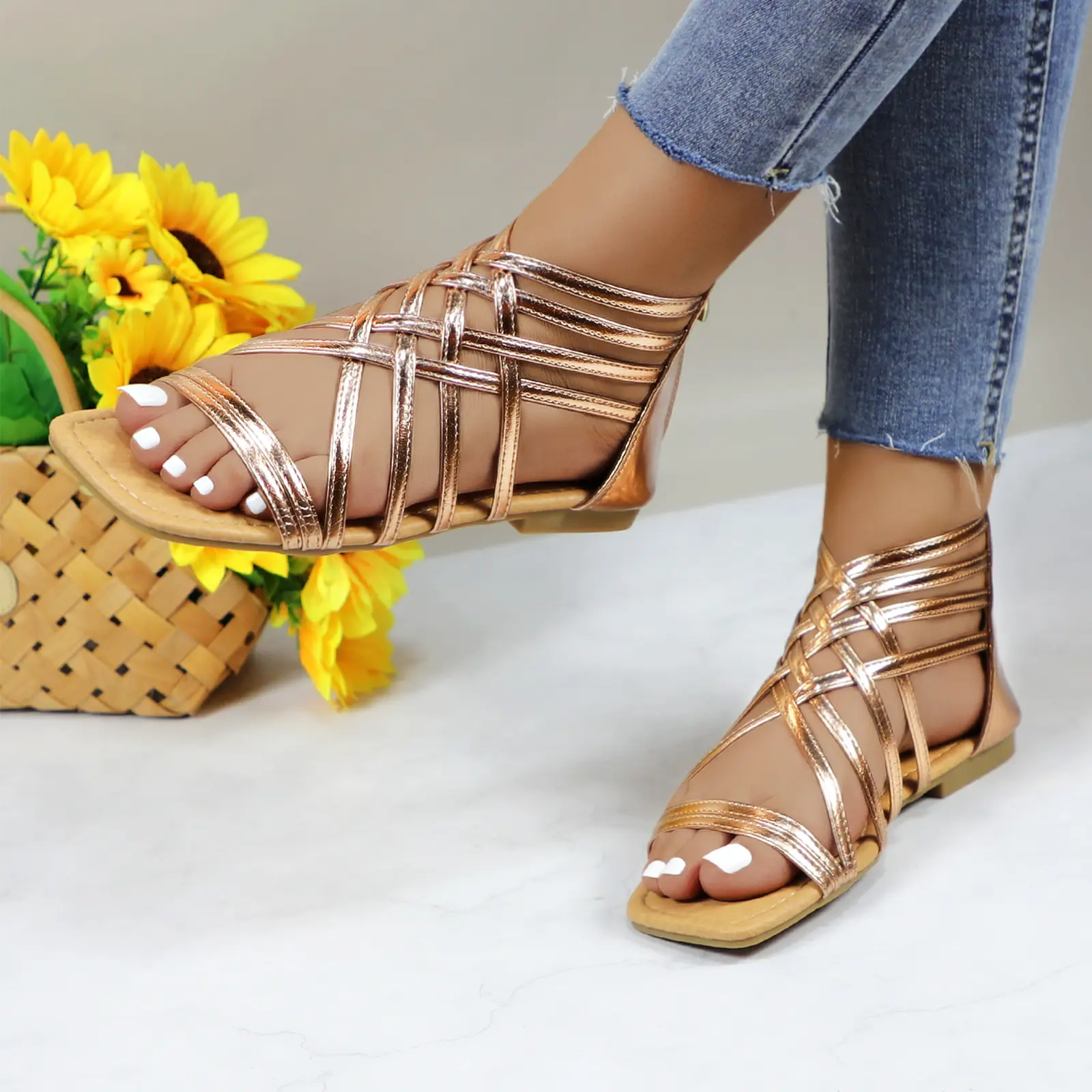 Womens Metallic Gold Gladiator Flat Sandals, Square Toe Crisscross Straps Back Zipper Sandals, Boho Open‑Toe Summer Sandals for Beach Vacation Party Daily Wear