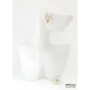 White Daisy Stud Earrings