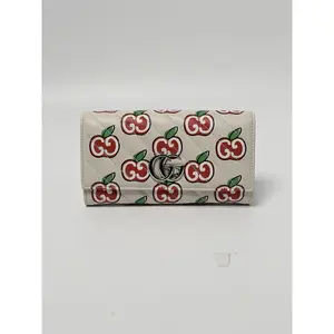Pre-owned GUCCI gg Leather Long Wallet GUCCI Marmont Cherry Print Wallet White Matelassé Compact Tri Fold Wallet JD037GG