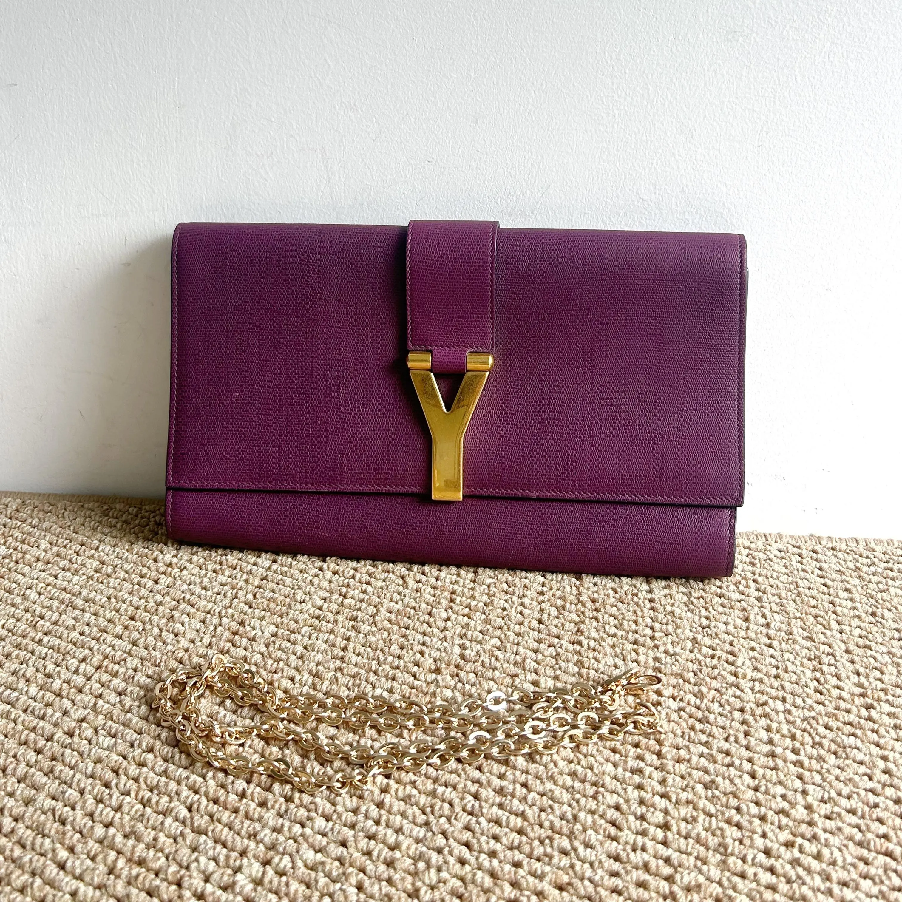 Pre-owned Yves Saint Laurent YSL Classic Y Logo Fashionable Purse Rare Limited Edition, Detachable Strap, Convertible Purses Crossbody Bag for Dates, Commuting