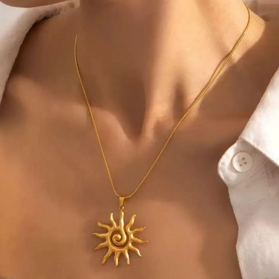 Boho Style Sun Totem Pendant Necklace, Vintage Bohemian Spiral Sun Pendant Necklace for Women, Unique Statement Jewelry, Fashion Jewelry for Party, Daily Decor, Birthday Gift
