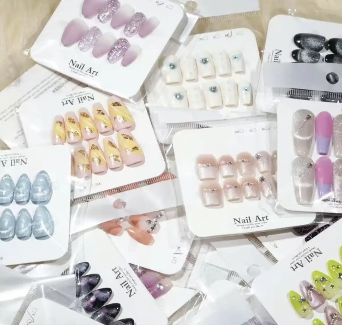 Vicky:Happy handmade press-on nail scoops Vicky:Happy handmade press-on nail scoops