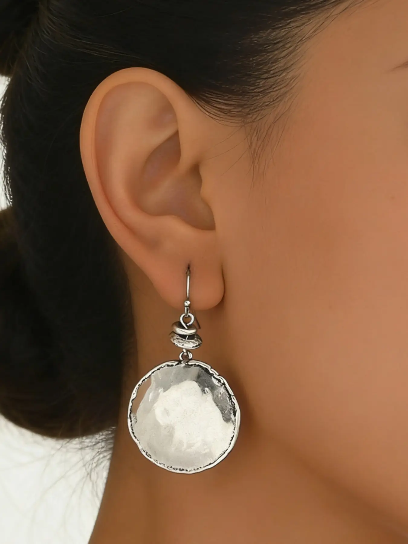 Vintage Earrings for Women, French Retro Minimalist High-End Ear Jewelry, Hammered Round Disc Design, Elegant Fashion Accessory, Round Disk Shape, Hammered Texture