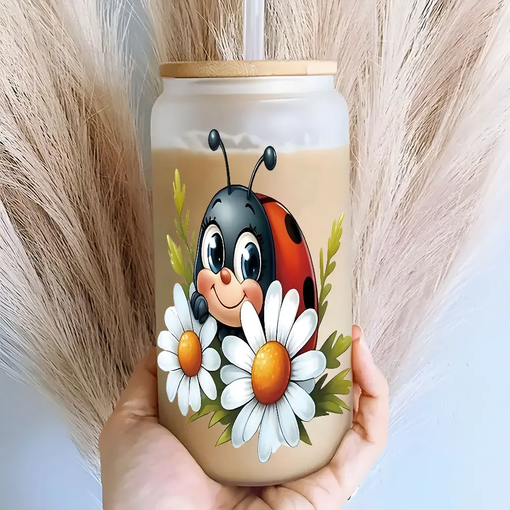 Cute Ladybug Daisy Design 16oz Covered Straw Glass Drinking Cup, Tumbler, Reusable Glass Drinking Cup, Glass Jar Design, Suitable for Iced Coffee, Juice, Glassware, Perfect Gift for Cartoon Pattern Lovers, Kids, Family and Friends