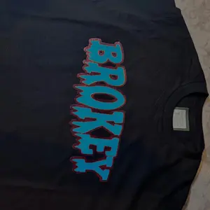 Brokey Tshirt