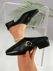 Spring Summer Pointed Toe Flat Sandals for Women, Fashionable Open Back Slip-Ons, Versatile Outdoor Wear, Stylish Half-Flip Flops