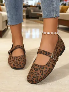 Women's new plus-size square-toed lightweight and comfortable leopard print slip-on buckle shoes for casual daily wear, commuting, and shopping, versatile flat shoes