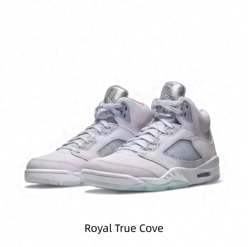 Supportive Chunky Sneakers, Robust Footwear for Extended Outdoor Daily Activities
