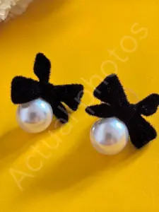 Women's Velvet Butterfly Pearl Earrings, Hypoallergenic Skin-Friendly, Elegant Daily Party Jewelry, Perfect for All Occasions