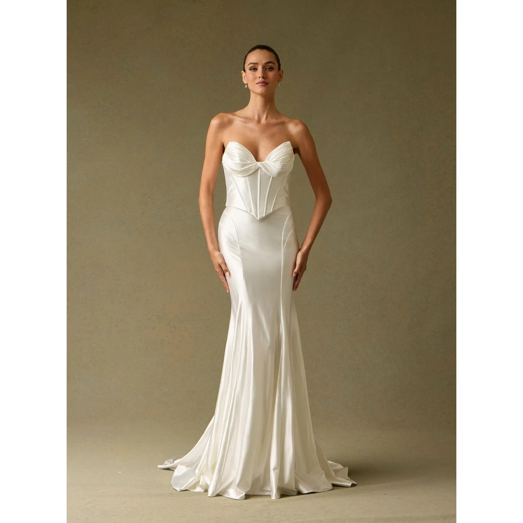 Elegant Satin Strapless Corset Wedding Dress – Mermaid Bridal Gown with Sweetheart Neckline & Train