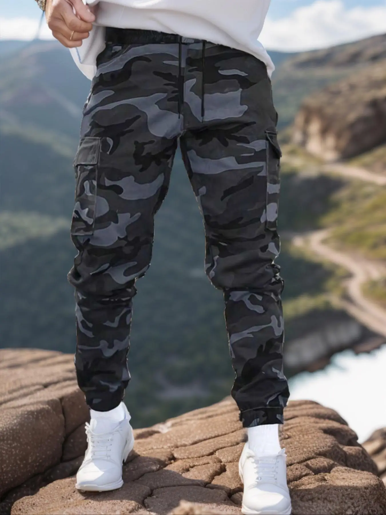 Men's All Over Camo Print Patched Drawstring Waist Cargo Pants, Regular Fit Casual Pocket Trousers for Spring & Fall, Fashion Men's Bottoms for Daily