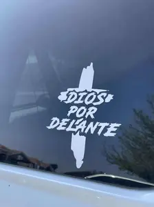 Dios Por Delante Sticker Decal