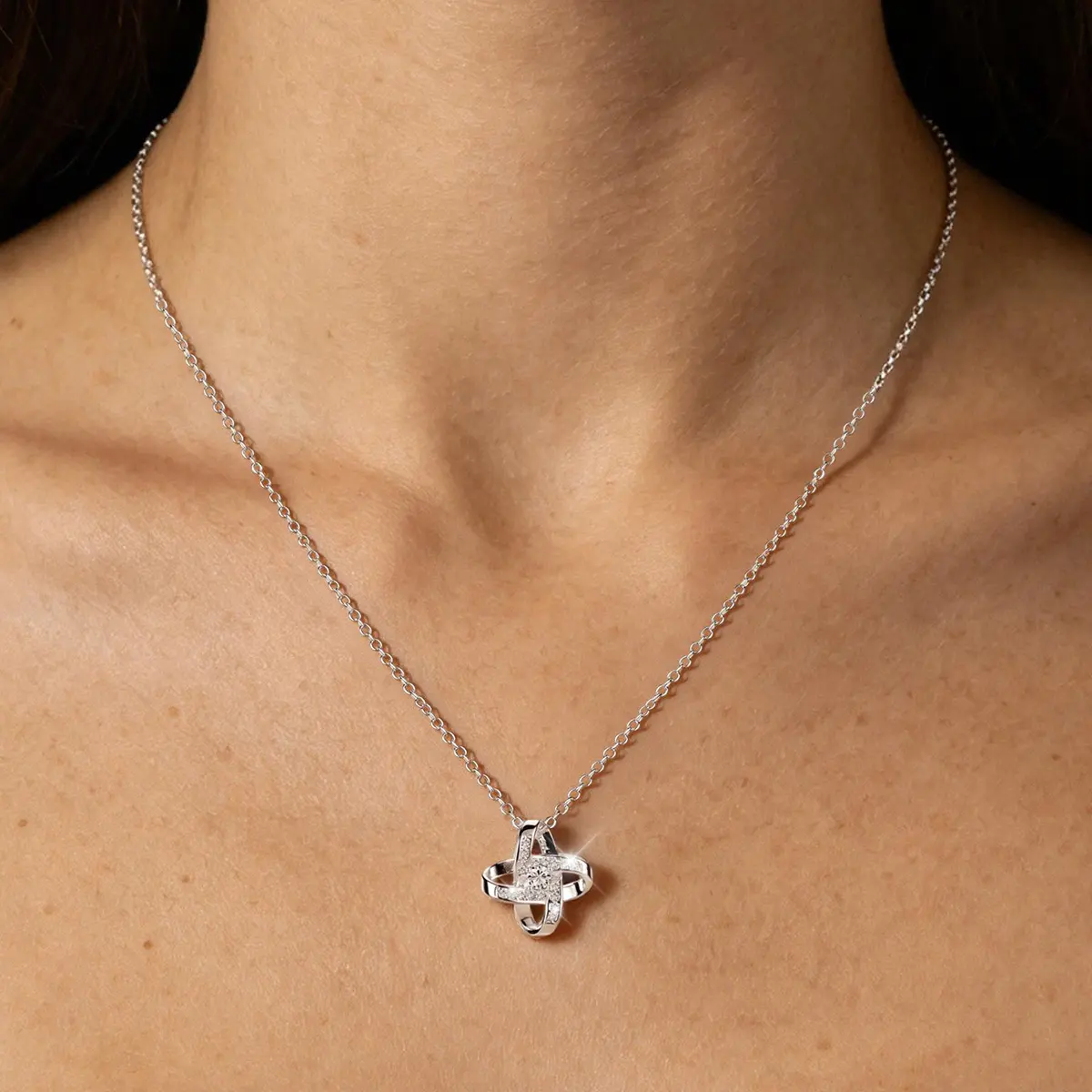 Silver Cubic Zirconia Love Knot Necklace for Women Mother Daughter, Cute Big Inifity Interlocking Pendant Necklace Cubic Zirconia Chain Jewelry Graduation Birthday Christmas Gifts for Friends/Wife/Sister/Daughter/Mom