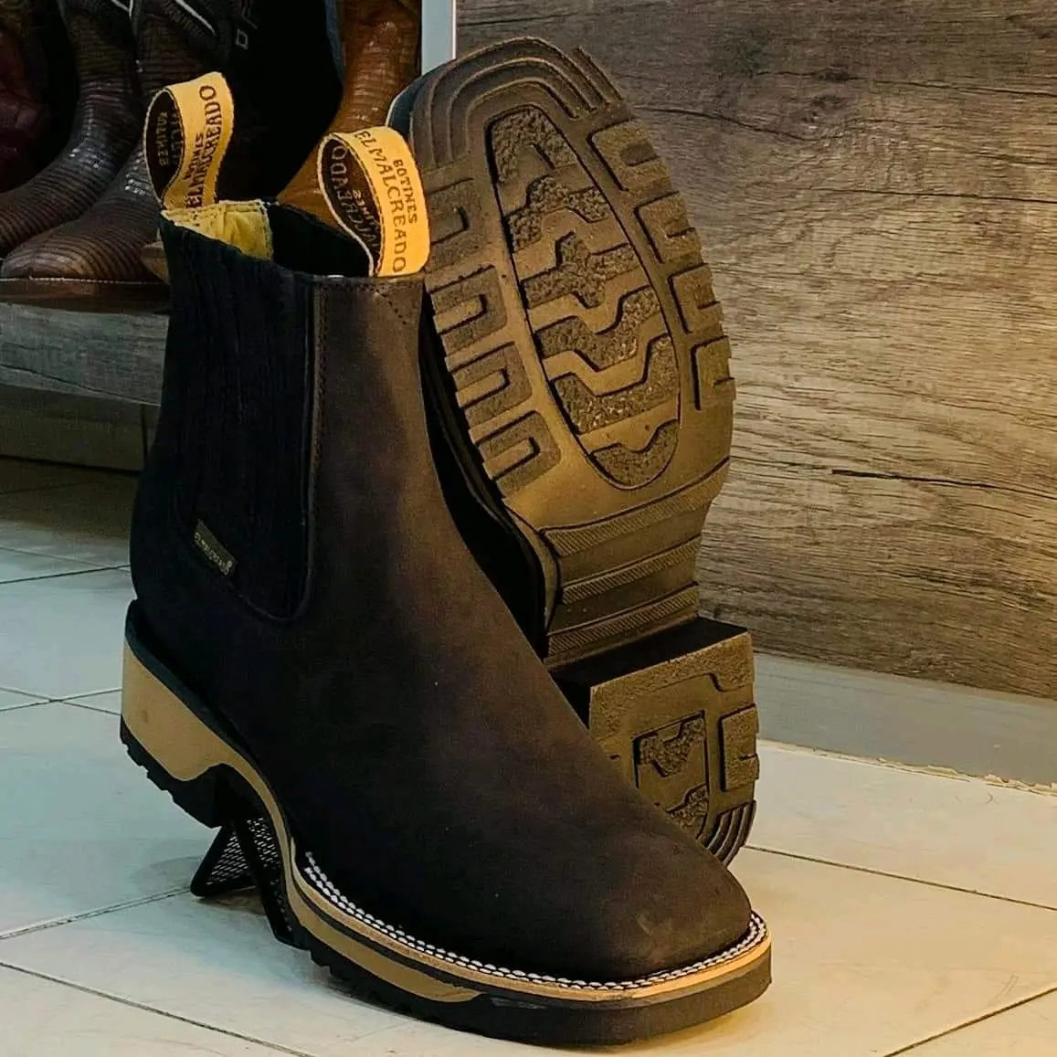 SHORTS BOOTS SHORTS BOOTS