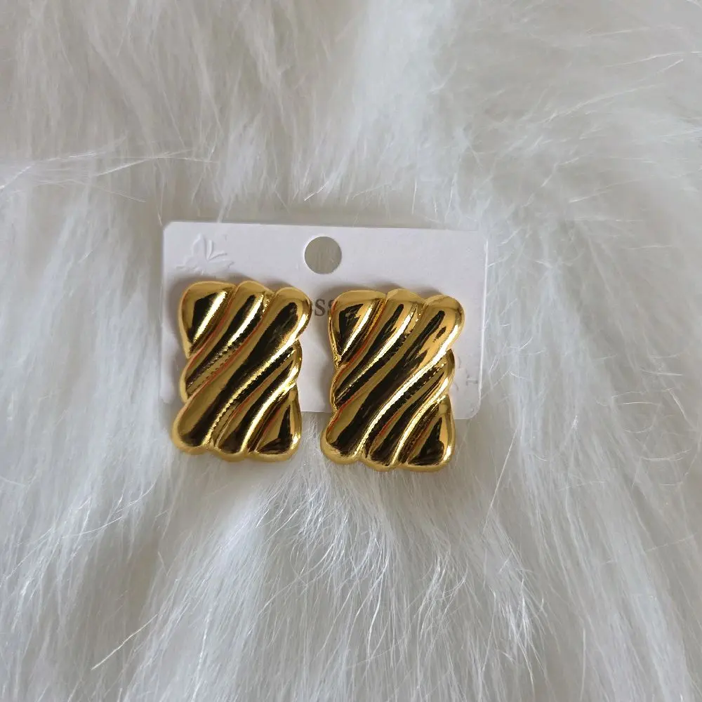 Earrings hoops