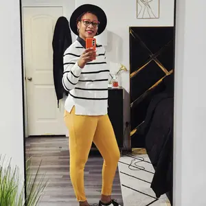 lace-up round-toe Oxford shoes, with thick soles and high heels. They are retro round-toe loafers and are suitable for women to wear.