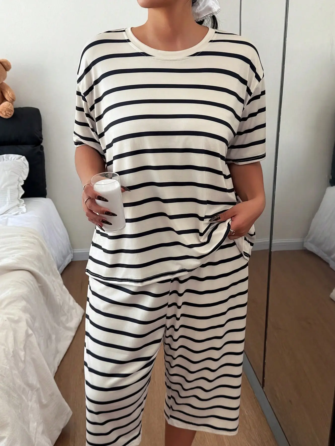 Women's Plus Size Cute Striped Short Sleeve T-Shirt and Capri Pants Sleepwear Set, Knitted Fabric, Comfortable Loungewear for Spring, Summer & Fall