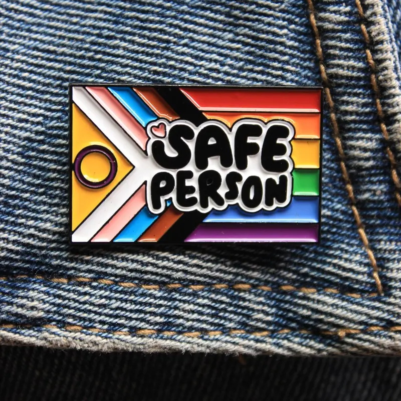 New Style Safe Person Letter Design Brooch, Fashion Alloy Badge for Clothes & Hat & Bag Decor, Trendy All-match & Exquisite Accessories for Birthday Gift, Men Accessories