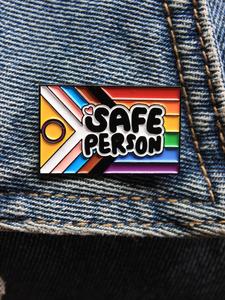 new style safe person letter design brooch, durable metal pins, fashion alloy badge for clothes & hat & bag decor, trendy all-match & exquisite accessories for birthday gift, safety pin, gifts for men, fashion accessory