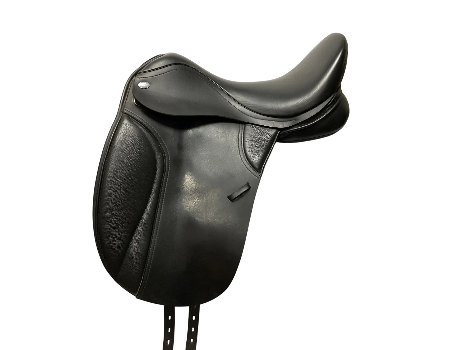Used 18in High Wither Equestrian Dressage Saddle - Black Synthetic & Leather Horse Tack, Moderately Deep Seat, Interchangeable Gullet, Half-Length Front Shoulder Gussets, Long Panel, 2 3/4” Rear Gussets for Equestrian Sports