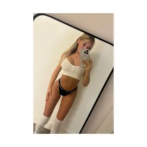 Breckie Hill Premium poster home decor - wall art - photo hot girl