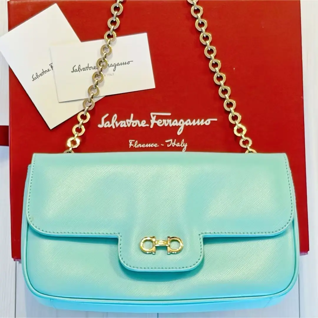 Pre-owned SALVATORE FERRAGAMO Calfskin Shoulder bags Tiffany Blue Saffiano Leather Gancini Chain Shoulder Bag J8061908