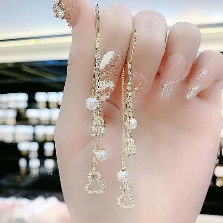 Stylish Gourd Threader Earrings 2025 Trendy Premium Elegant Long Tassel Drop Earrings Influencer-Style Ear Jewelry for Women HNAN04