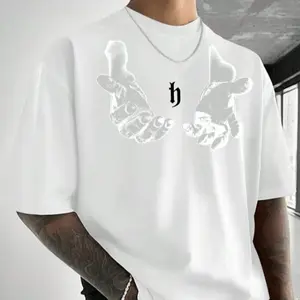 Men's short sleeved handprint and letter printed T-shirt, personalized graffiti print, versatile and versatile. The ideal choice for work and shopping. Using comfortable cotton fabric to create a casual and fashionable look