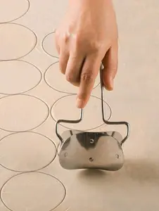 1PC Stainless Steel Cutting Dumpling Skin Tools, Dumpling Skin Stainless Steel Mold, Cooking Pastry Tools, Pie Wonton Pasta Baking Accessories, Chinese Dumpling Cutting Machine, Stainless Steel Pastry Rolling Cutting Machine, Round Dough Blade Rolling