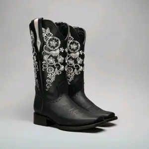 Black Cowgirl Leather Boot Flower Embroidery/ Bota Vaquera Negro