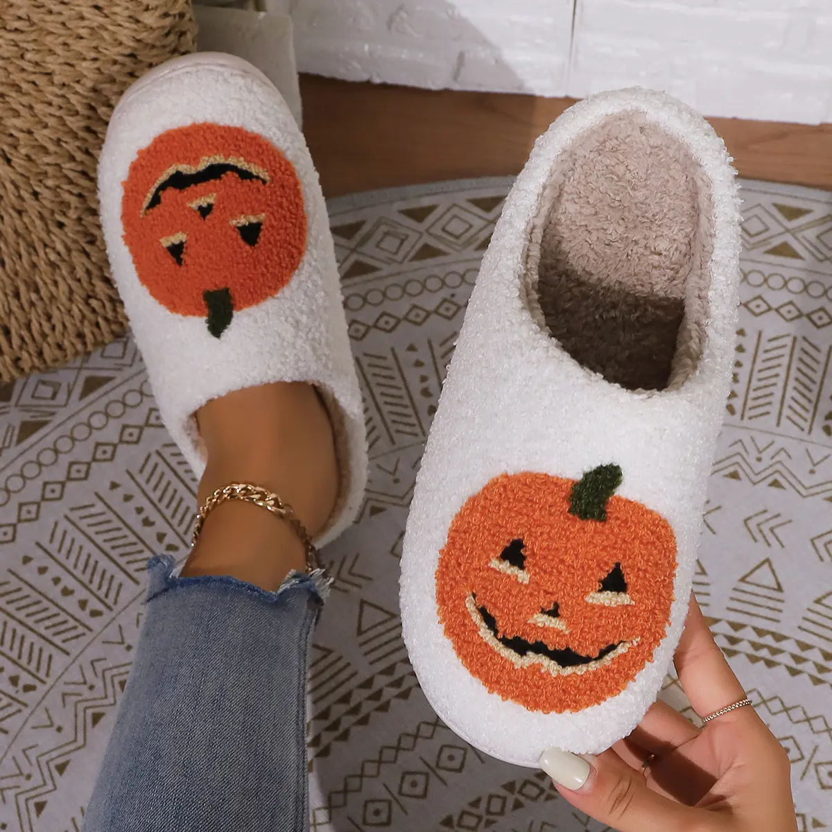 Unisex Pumpkin Skull Plush Slides, Cozy Faux Fur Lined Slippers with Round Toe and Anti-Slip Rubber Sole for Indoor Outdoor Wear, Footwear