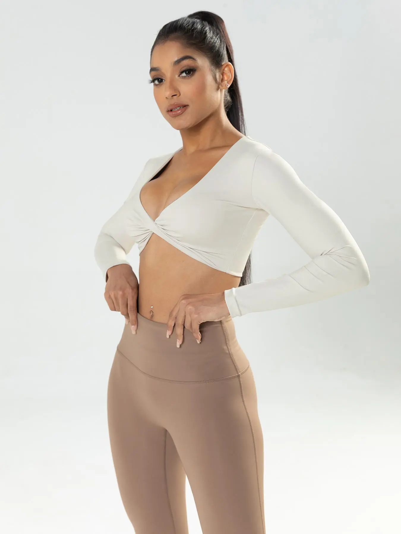 Women's Basic Solid Twist Crop Sports T-shirt, Long Sleeve Deep V Neck Slim Fit Sports Top, Active Tops, Sportswear Clothing for Indoor Outdoor Swinging Plate Gym, Athletic Workout Tees, Workout Clothes, Gym Training Sportswear, Activewear Fitness Workout