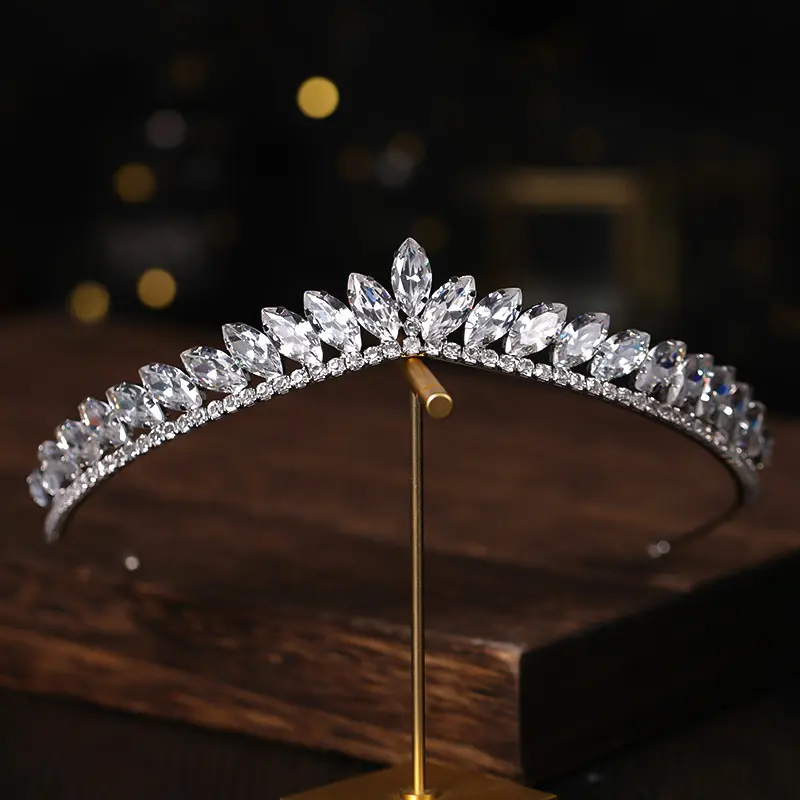 Women's Natural Crystal Headband, Sparkling Zirconia Statement Hair Accessory for Bridal, Wedding, and Special Occasions, Bridal Look, Sparkling Shine