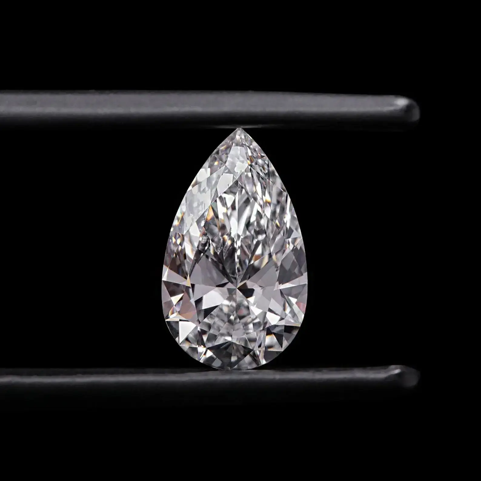 2CT Pear Shape Moissanite – GRA Certified 7*10mm