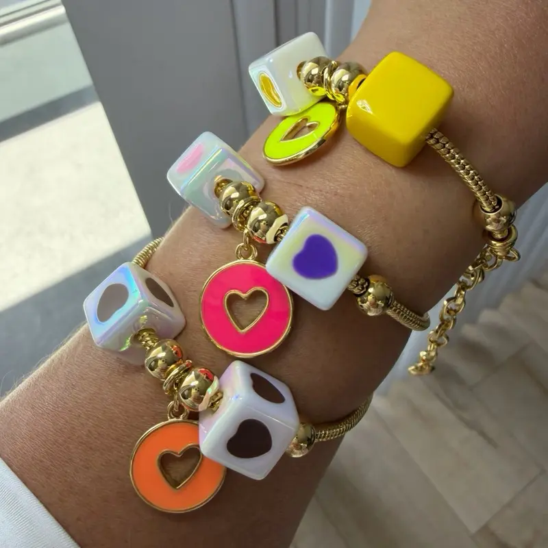 Colorful Heart Charm Chunky Bracelet Gold Beaded Jewelry with Vibrant Beads and Heart Charms for Stylish Accessory