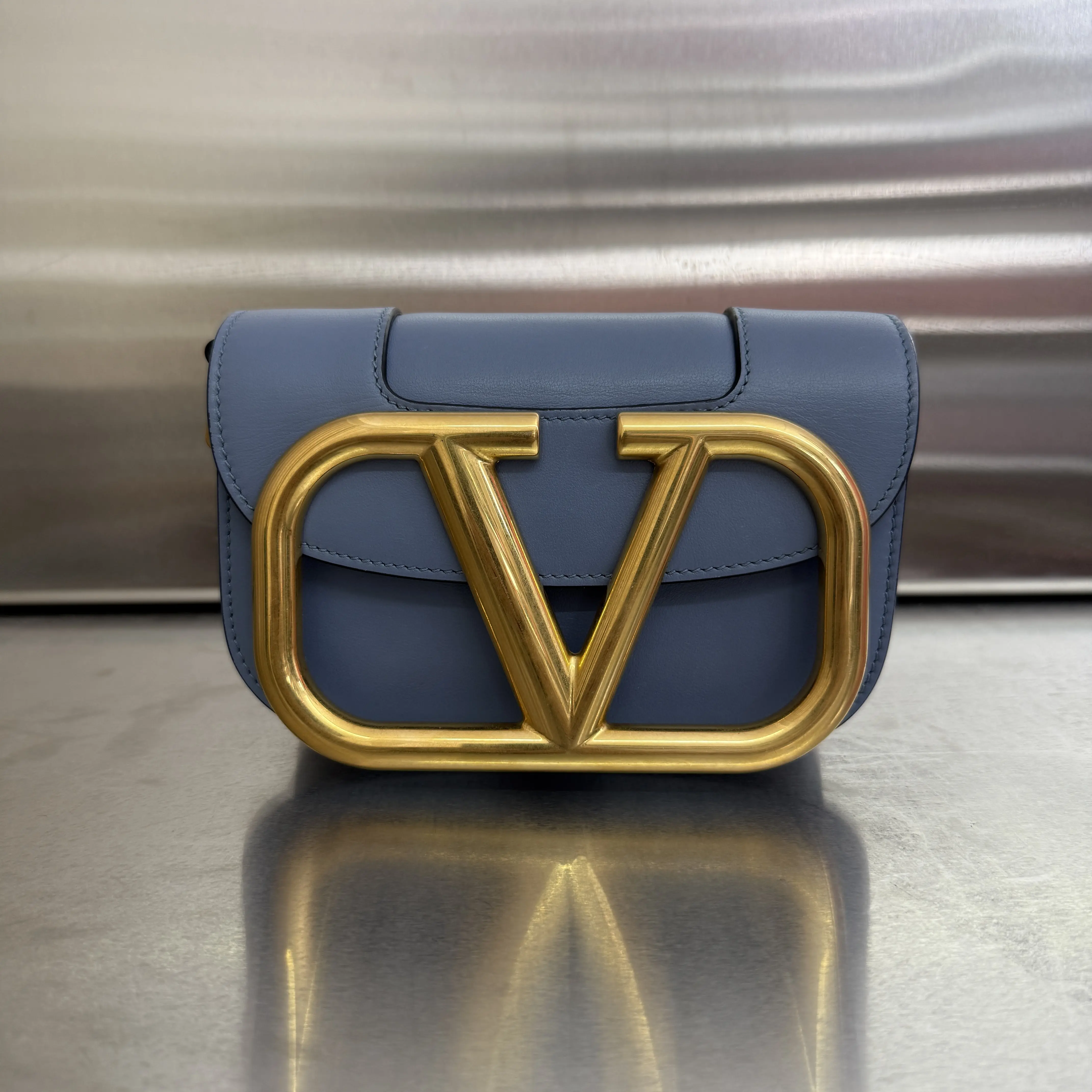Pre-owned Calfskin Crossbody Bags Valentino Garavani Supervee Leather Small Crossbody Bag