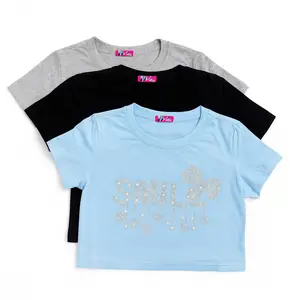 "Smile Glam" t-shirt with rhinestones and pearls, available in different colors, casual and elegant, for women.