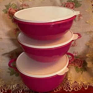 Fuschia Nested Bowls Set with Lids 10L,7.8L and 6.5 L