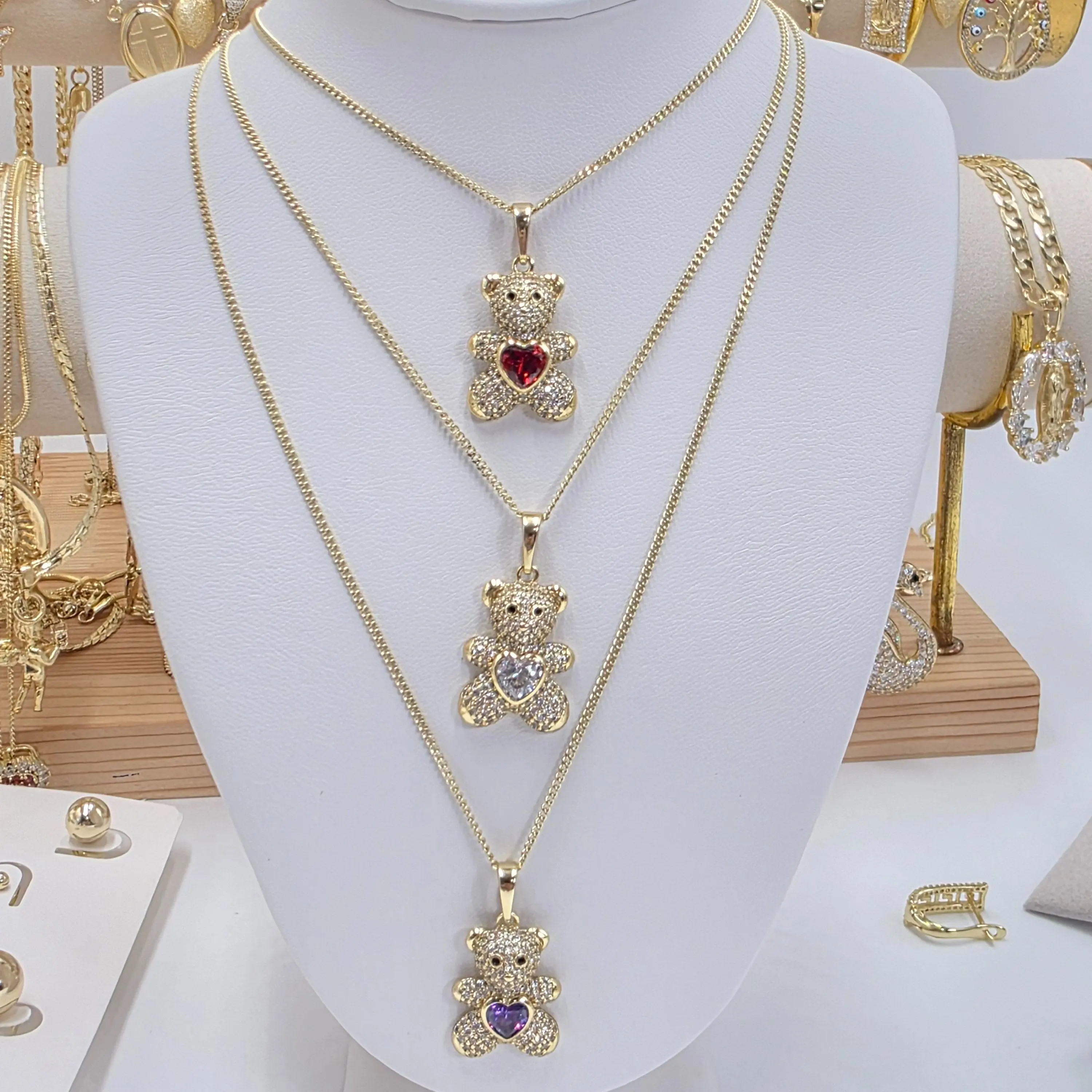 Gold-Plated Bear Pendant Necklace for Women, Statement Animal Jewelry with Heart Cutout, 20-Inch Chain, Exquisite Jewelry Gift, Stylish Accessories