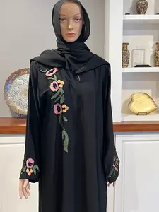 Closed nada abaya with flowers