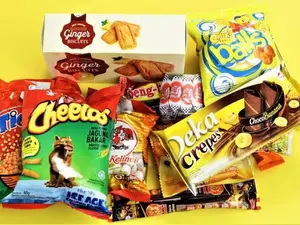 12 EXOTIC SNACKS FROM AROUND THE WORLD (WITH FREE GIFT) Multipack