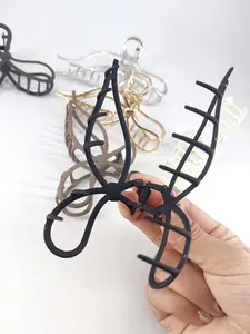 1PC 11.5cm Hollow Butterfly Metal Hair Clip, Lightweight Design, Gentle on Hair, Perfect for Commuting, School, Dates, All Seasons