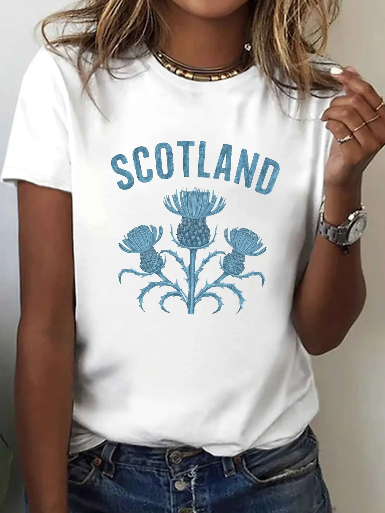 Women'S Casual Short-Sleeve T-Shirt Featuring a Thistle Illustration from Scotland, Perfect for Spring And Summer