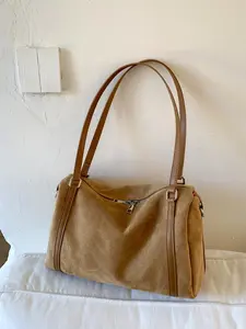 Simple and casual hand-held Boston bag, fashionable and versatile one-shoulder tote bag, textured niche design one-shoulder commuter bag, suitable for daily wear, commuting and other scenarios. Handheld Bag Purse Handbag Shoulder Bag